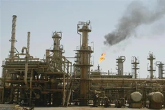 Một nhà máy lọc dầu ở Shuaiba, gần thành phố cảng Basra, Iraq. (Ảnh: AFP/TTXVN)