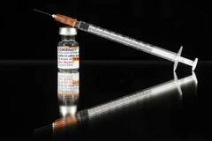 Vaccine phòng COVID-19 của Pfizer/BioNTech. (Ảnh: AFP/TTXVN)