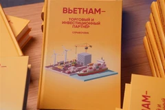 Bìa ngoài cuốn sách. (Ảnh: Duy Trinh/TTXVN)