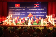 Chương nghệ thuật do các nghệ sỹ Việt Nam biểu diễn tại buổi lễ. (Ảnh: Nguyên Lý/TTXVN)