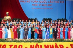 Ban Chấp hành Trung ương Hội Liên hiệp Phụ nữ Việt Nam khóa XIII ra mắt Đại hội. (Ảnh: Lâm Khánh/TTXVN)