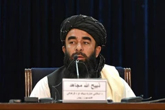 Người phát ngôn của Chính phủ lâm thời Taliban Zabihullah Mujahid phát biểu tại cuộc họp báo ở Kabul ngày 6/9/2021. (Ảnh: AFP/TTXVN)
