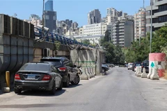 Tuyến đường dẫn vào nhà tù ở khu ngoại ô Adlieh, gần thủ đô Beirut, sau vụ vượt ngục của hơn 30 tù nhân ngày 7/8/2022. (Ảnh: AFP/TTXVN)
