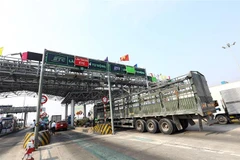 Việc triển khai làn thu phí không dừng sẽ được áp dụng đối với tất cả các trạm trong cả nước. (Ảnh: Huy Hùng/TTXVN)