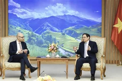 Thủ tướng Phạm Minh Chính tiếp Tổng thư ký Tòa án Trọng tài Thường trực quốc tế Marcin Czepelak. (Ảnh: Dương Giang/TTXVN)