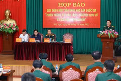 Đại diện Viện Lịch sử quân sự Việt Nam phát biểu. (Ảnh: Trọng Đức/TTXVN)