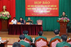 Đại diện Viện Lịch sử quân sự Việt Nam phát biểu. (Ảnh: Trọng Đức/TTXVN)