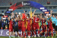 Các cầu thủ U23 Việt Nam ăn mừng chiến thắng. (Ảnh: Nguyễn Vũ Hùng/TTXVN)