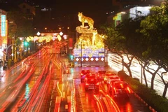 Đèn lồng hình con Hổ biểu tượng cho Năm Nhâm dần trưng bày tại Singapore. (Ảnh: THX/TTXVN)