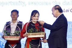 Chủ tịch nước Nguyễn Xuân Phúc dự khai mạc Hội chợ sâm Lai Châu 2022