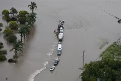Cảnh ngập lụt tại khu vực Ballina, New South Wales, Australia, ngày 1/3/2022. (Ảnh: AFP/TTXVN)