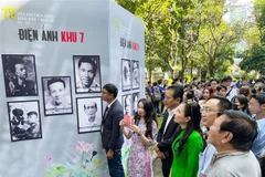  Triển lãm giới thiệu đến công chúng 140 hình ảnh tư liệu về điện ảnh cách mạng Bưng biền-Nam Bộ giai đoạn 1947-1952. (Ảnh: Thu Hương/TTXVN)