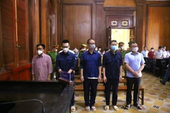 Các bị cáo nghe tuyên án. (Ảnh: Thành Chung/TTXVN)