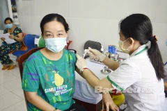 Tiêm vaccine ngừa COVID-19 cho các đối tượng ưu tiên tại Trung tâm Kiểm soát bệnh tật tỉnh Bạc Liêu. (Nguồn: baobaclieu.vn)