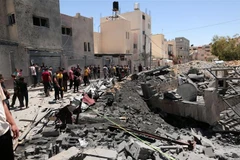 Cảnh đổ nát sau loạt không kích của Israel xuống Dải Gaza ngày 15/5. (Ảnh: THX/TTXVN)