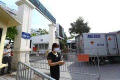 Khu vực cổng vào Bệnh viện Thanh Nhàn. (Ảnh: Minh Quyết/TTXVN)