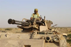 Binh sỹ Chính phủ Yemen trong chiến dịch chống lại phiến quân Houthi ở quận Abs, tỉnh Hajjah, Yemen. (Ảnh: THX/TTXVN)