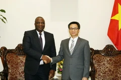 Phó Thủ tướng Chính phủ Vũ Đức Đam tiếp Bộ trưởng Bộ Viễn thông và Công nghệ thông tin Angola, ông José Carvalho da Rocha đang thăm và làm việc tại Việt Nam. (Ảnh: Nguyễn Dân/TTXVN)