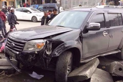 Chiếc xe gây tai nạn. (Ảnh: Trung Nguyên/TTXVN)