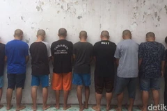 Chín đối tượng bị cảnh sát bắt giữ. (Nguồn: detik.com)