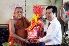 Hòa thượng Danh Nhưỡng (trái). (Nguồn: TTXVN)