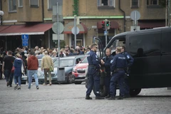 Cảnh sát Phần Lan tuần tra tại Turku ngày 19/8, một ngày sau vụ tấn công. (Nguồn: EPA/TTXVN)