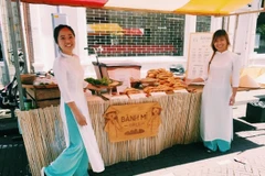 Nguyễn Hoàng Lê My và đối tác. (Nguồn: Đại sứ quán Việt Nam tại Hà Lan)