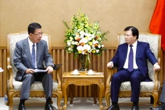  Phó Thủ tướng Trịnh Đình Dũng tiếp Phó Chủ tịch tập đoàn Mitsubishi Yoshinori Katayama. (Ảnh: An Đăng/TTXVN)