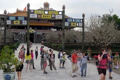 Khách quốc tế tham quan Cố đô Huế. (Ảnh: Quốc Việt/TTXVN)