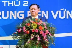 Phó Thủ tướng Vương Đình Huệ phát biểu tại diễn đàn. (Ảnh: Văn Sơn/TTXVN)