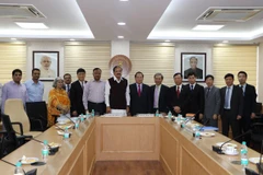 Bộ trưởng Bộ Thông tin và Truyền thông Trương Minh Tuấn đã gặp Bộ trưởng Thông tin và Phát thanh truyền hình Ấn Độ M. Venkaiah Naidu. (Ảnh: Huy Bình/Vietnam+)