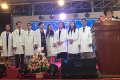 Ban Chấp hành lâm thời Hội Thầy thuốc Việt Nam ở Campuchia ra mắt. (Ảnh: Trần Chí Hùng/Vietnam+)