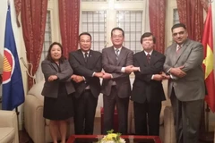 Đại sứ 5 nước ASEAN tại Argentina trong buổi tổng kết năm chủ tịch luân phiên của Việt Nam. (Ảnh: Diệu Hương/Vietnam+)