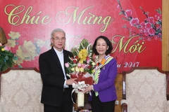 Trưởng Ban Dân vận Trung ương Trương Thị Mai tiếp đoàn Ủy Ban Đoàn kết công giáo chúc Tết Xuân Đinh Dậu 2017. (Ảnh: Phương Hoa/TTXVN)