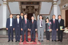 Chủ tịch Ủy ban Nhân dân Thành phố Hồ Chí Minh tiếp Thống đốc tỉnh Kanagawa, Nhật Bản. (Ảnh: Thanh Vũ/TTXVN)