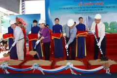 Lễ khởi công xây dựng Khu khám bệnh, chẩn đoán và điều trị kỹ thuật cao của Bệnh viện Ung bướu. (Ảnh: Phương Vy/TTXVN)