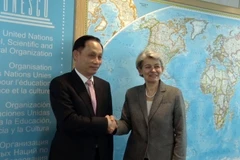 Tổng Giám đốc UNESCO Irina Bokova tiếp Thứ trưởng Ngoại giao Lê Hoài Trung, Chủ tịch Ủy ban Quốc gia UNESCO Việt Nam, Trưởng đoàn Việt Nam tham dự Khóa họp Hội đồng Chấp hành UNESCO. (Ảnh: Bích Hà/TTXVN)