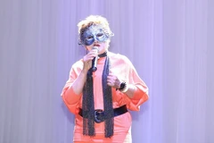 Nữ thí sinh 64 tuổi với thân hình và giọng hát giống hệt Susan Boyle. (Ảnh: Hoàng Hải/Vietnam+)