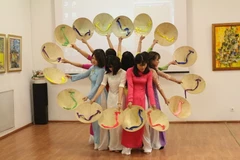 Một tiết mục tại Ngày Văn hóa Việt Nam. (Nguồn: Đại sứ quán Việt Nam tại Romania)