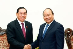 Thủ tướng Nguyễn Xuân Phúc tiếp Bộ trưởng Bộ Công chính và Vận tải Lào Bounchanh Sinthavong đang thăm và làm việc tại Việt Nam. (Ảnh: Thống Nhất/TTXVN)