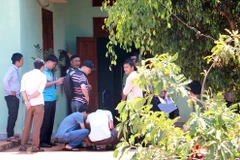 Gia Lai: Vợ chết trong phòng tắm, chồng có dấu hiệu trúng độc