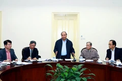 Thủ tướng Nguyễn Xuân Phúc làm việc với Hội Dược liệu Việt Nam. (Ảnh: Thống Nhất/TTXVN)