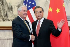 Ngoại trưởng Mỹ Rex Tillerson và Ngoại trưởng Trung Quốc Vương Nghị. (Nguồn: AFP)