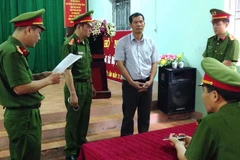  Cơ quan Cảnh sát Điều tra Công an tỉnh Hà Giang thi hành lệnh bắt tạm giam Vũ Mạnh Hoạch. (Ảnh: Nguyễn Lân-Hoàng Hiền/TTXVN)