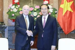 Chủ tịch nước Trần Đại Quang tiếp Đoàn các Nghị sỹ Hoa Kỳ do Thượng nghị sỹ John McCain dẫn đầu nhân chuyến thăm và làm việc tại Việt Nam. (Ảnh: Nhan Sáng/TTXVN)