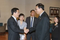 Chủ tịch Hội đồng Lập pháp quốc gia Vương quốc Thái Lan Pornpetch Wichitcholchai tiếp ông Phạm Đình Toản, Chủ tịch Nhóm Nghị sỹ hữu nghị Việt Nam-Thái Lan. (Ảnh: Doãn Tấn/TTXVN)