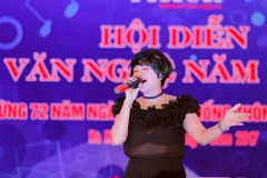 Ca sỹ Ngọc Khuê.