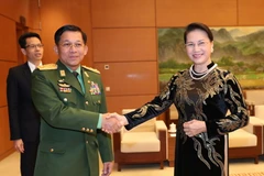 Chủ tịch Quốc hội Nguyễn Thị Kim Ngân tiếp Thống tướng Min Aung Hlaing, Tổng Tư lệnh các Lực lượng Vũ trang Cộng hòa Liên bang Myanmar đang ở thăm và làm việc tại Việt Nam. (Ảnh: Trọng Đức/TTXVN)