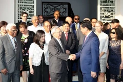 Ông Đinh La Thăng, Ủy viên Bộ Chính trị, Bí thư Thành ủy Thành phố Hồ Chí Minh tiếp ông, Edwin Lee, Thị trưởng Thành phố San Francisco, Hoa Kỳ. (Ảnh: Thanh Vũ/TTXVN)