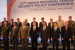 Thượng tướng Phạm Ngọc Minh, Phó Tổng tham mưu trưởng QĐND Việt Nam cùng các đại biểu tại Hội nghị ASPC14 (hàng đầu, giữa). (Ảnh: Việt Dũng/Vietnam+)